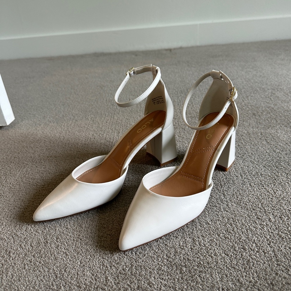 Aldo Jan White Pump - size 7